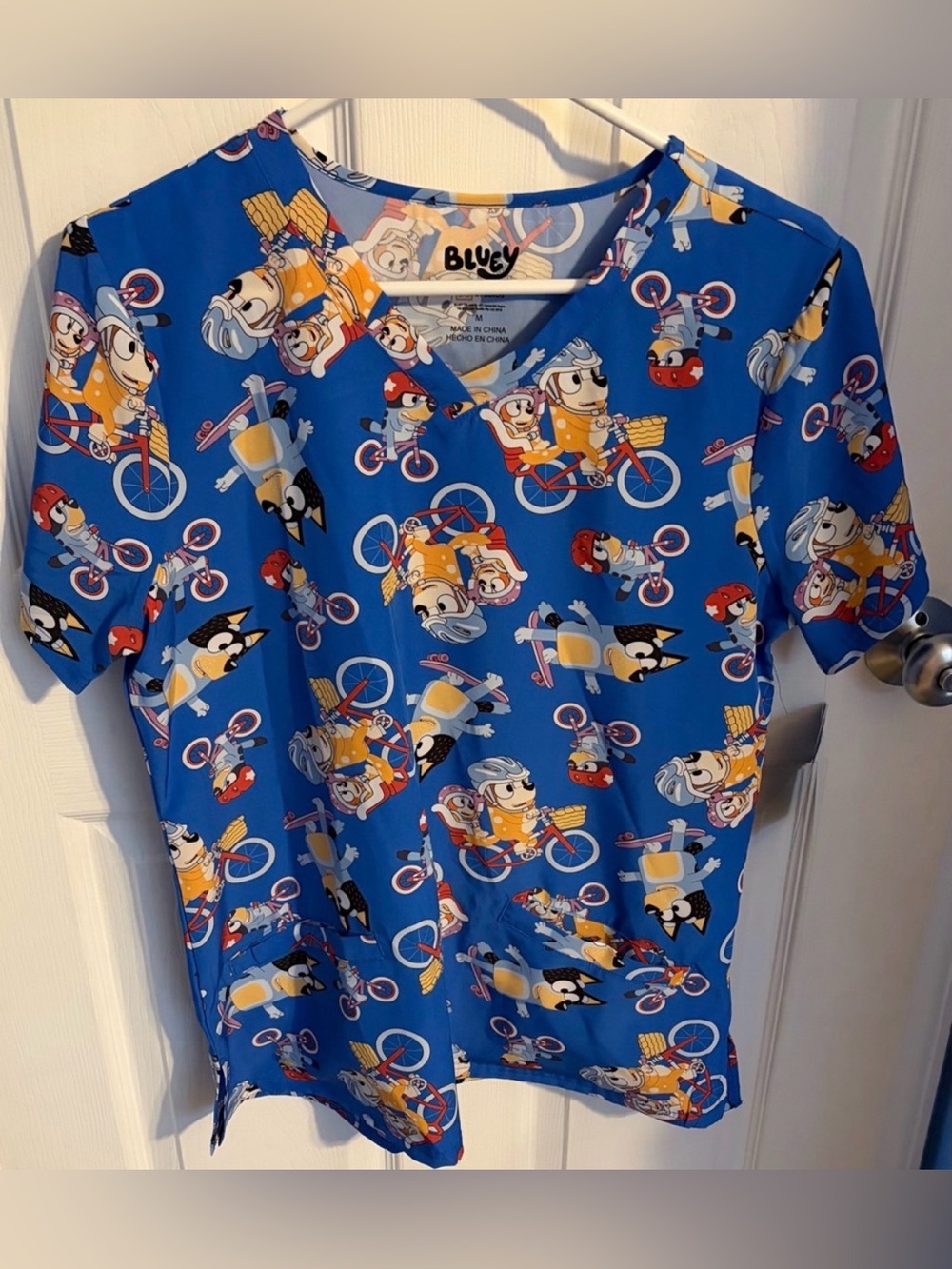 Disney Bluey Scrub Top, Women’s Medium NWT
